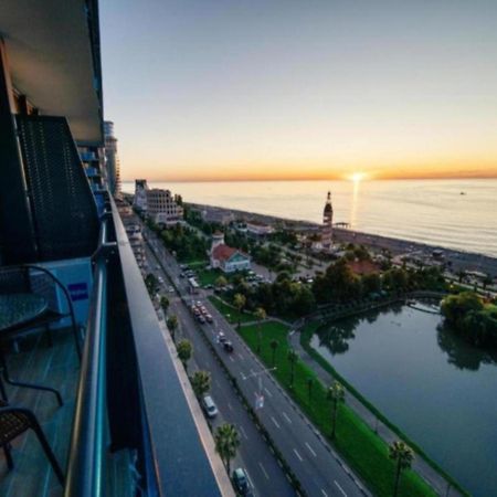Sea View Orbi City Aparthotel Batumi Exterior foto