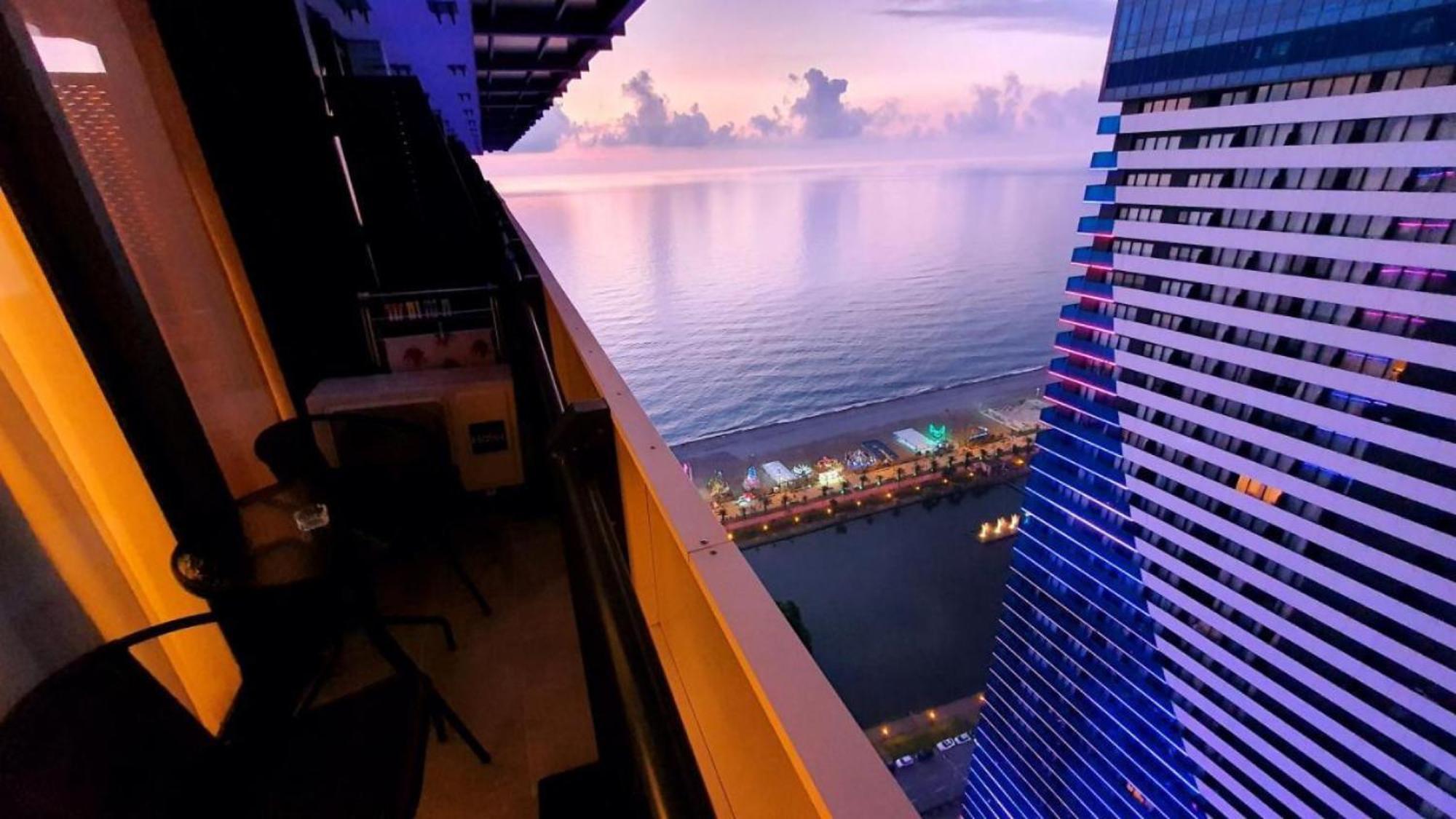 Sea View Orbi City Aparthotel Batumi Exterior foto